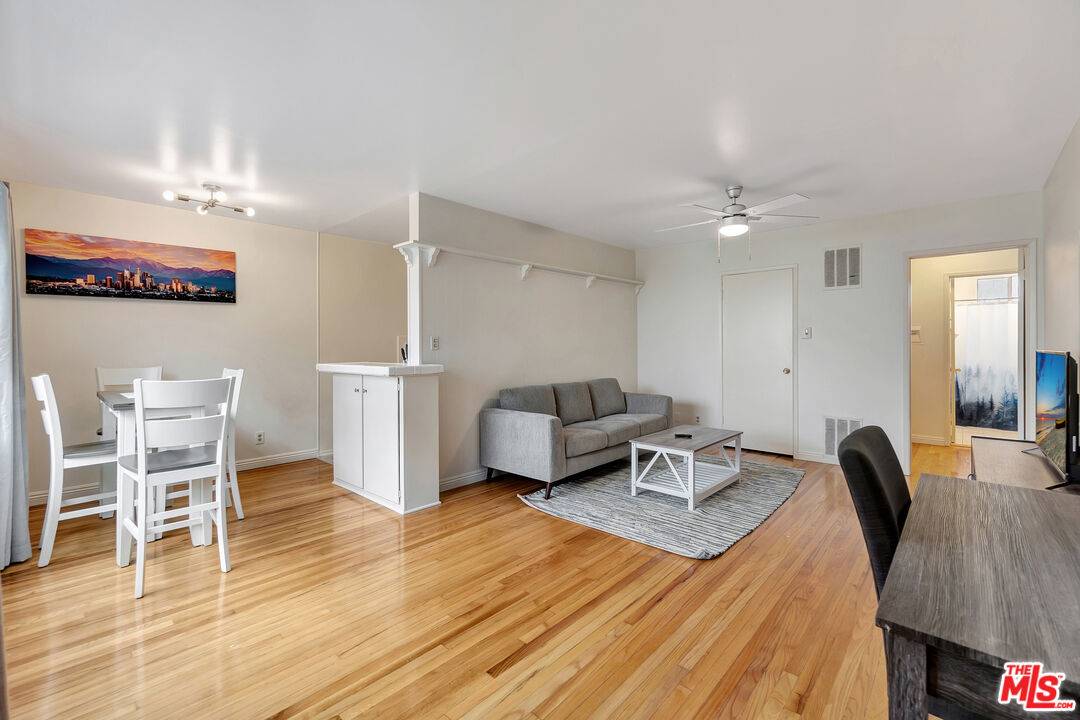 Los Angeles, CA 90066,4035 Inglewood Blvd #1