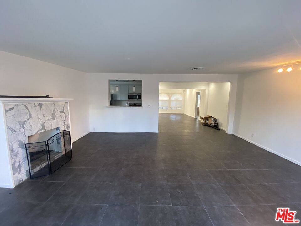 Encino, CA 91436,16843 Magnolia Blvd