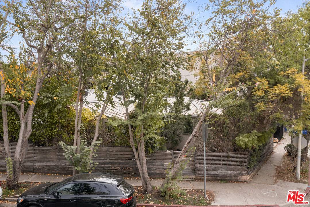 West Hollywood, CA 90069,8576 Rugby Dr