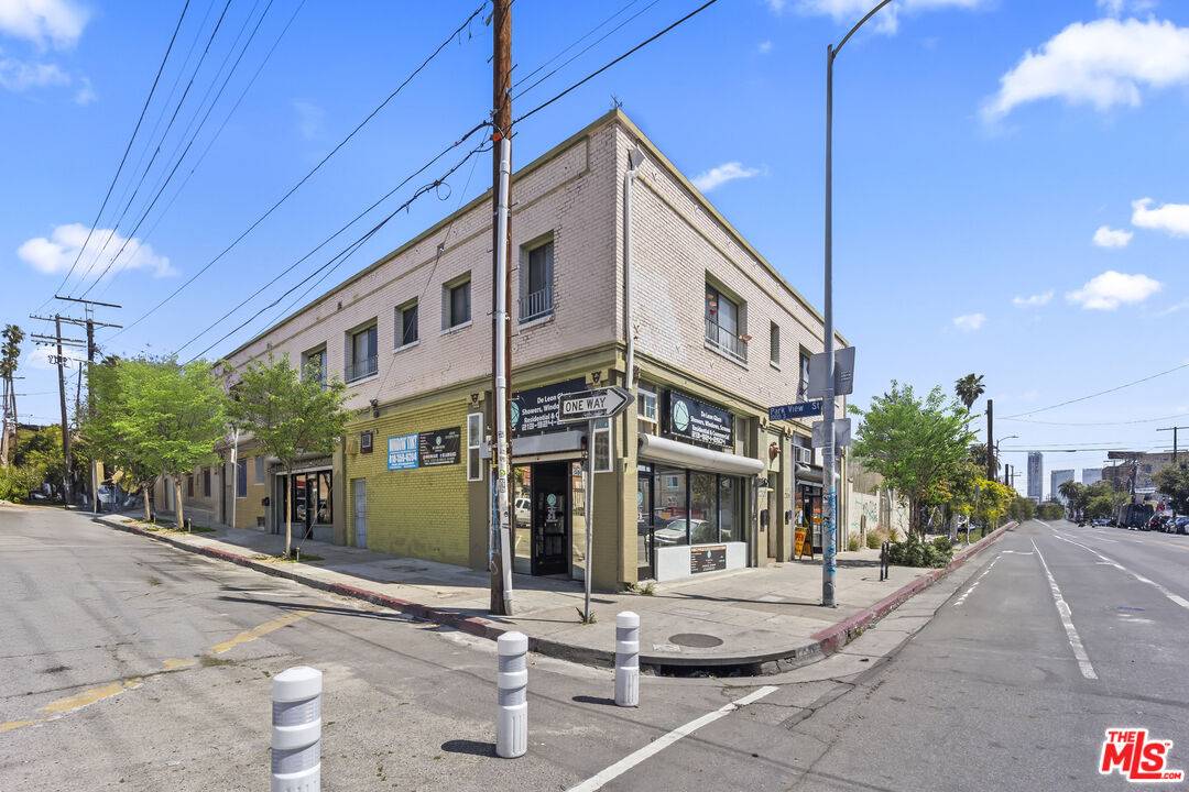 Los Angeles, CA 90006,1050 S Park View St