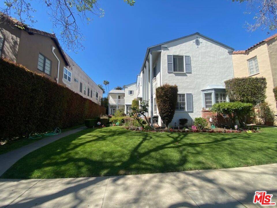 Beverly Hills, CA 90212,425 S Oakhurst Dr