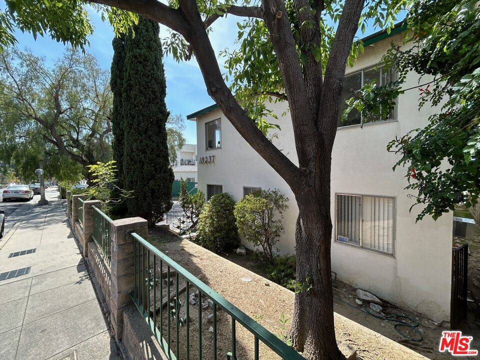Tujunga, CA 91042,10237 Commerce Ave