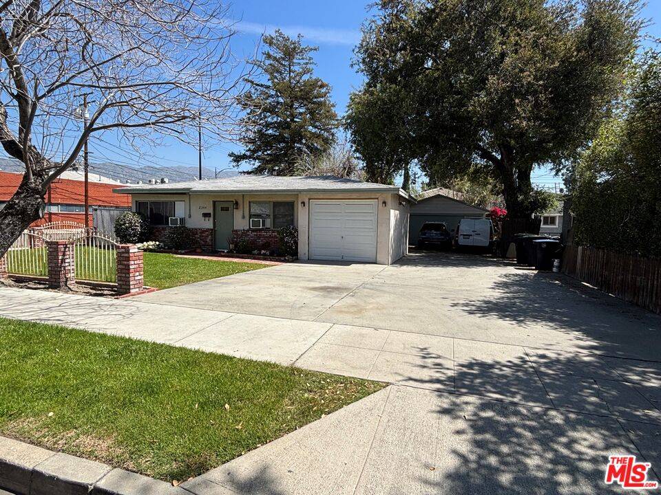 Burbank, CA 91504,2344 N Fairview St