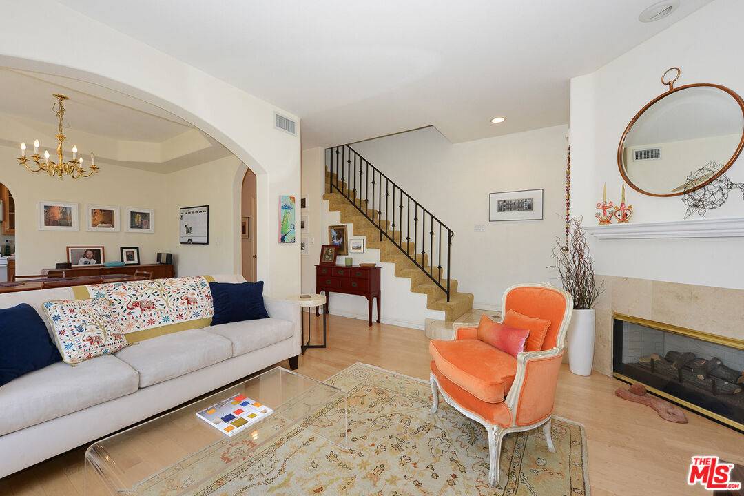 Valley Village, CA 91607,11808 Riverside Dr #10