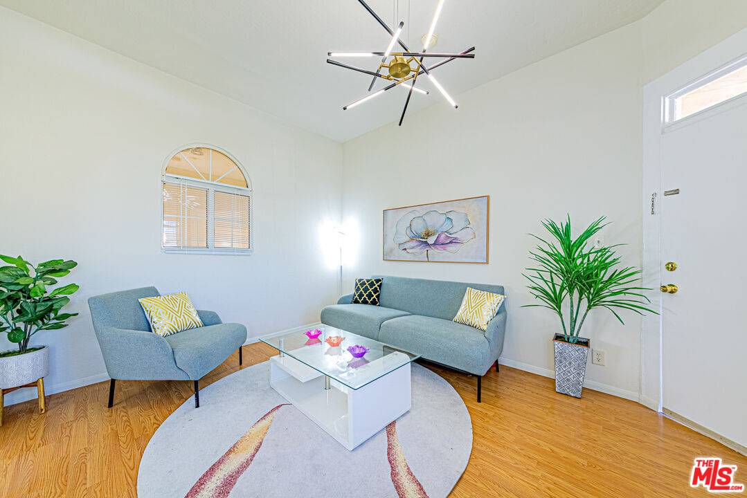 Los Angeles, CA 90006,1241 S Kenmore Ave
