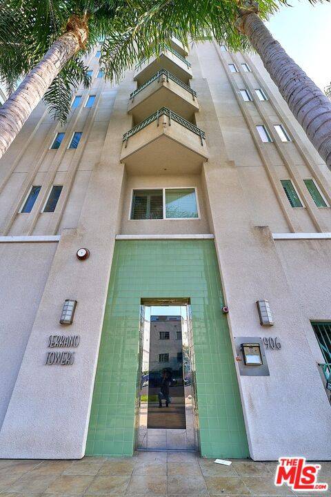 Los Angeles, CA 90006,906 S Serrano Ave #303