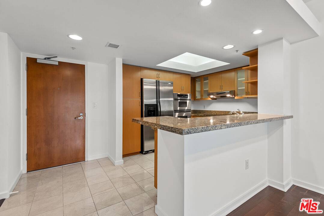 Marina Del Rey, CA 90292,13700 Marina Pointe Dr #416