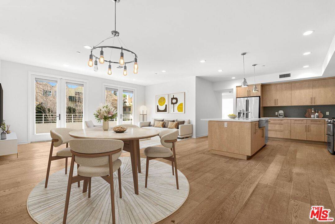 Studio City, CA 91604,4240 Laurel Canyon Blvd #201