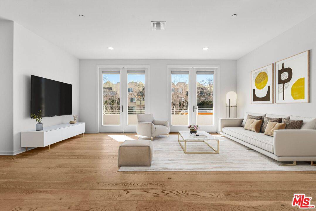 Studio City, CA 91604,4240 Laurel Canyon Blvd #201