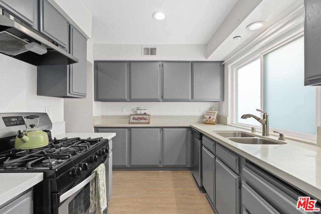North Hollywood, CA 91601,5706 Fair Ave #105