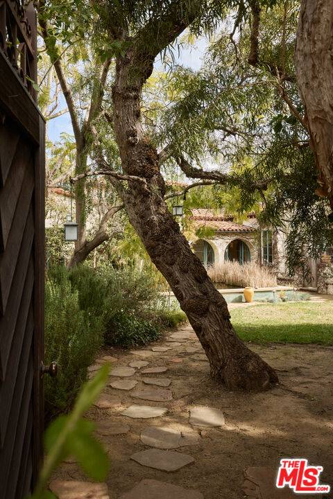 Los Angeles, CA 90049,350 N Cliffwood Ave