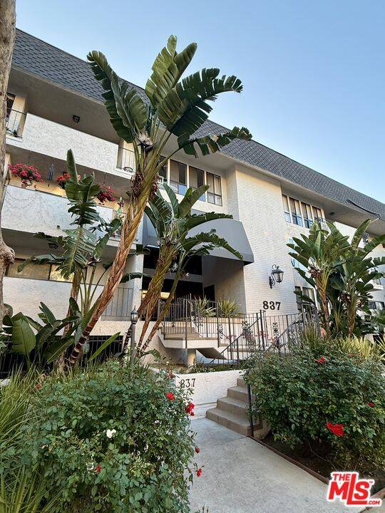 West Hollywood, CA 90069,837 N West Knoll Dr #104
