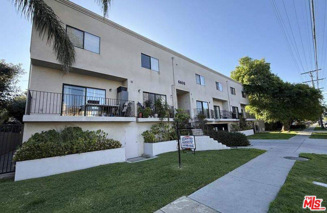Van Nuys, CA 91405,6606 Hazeltine Ave