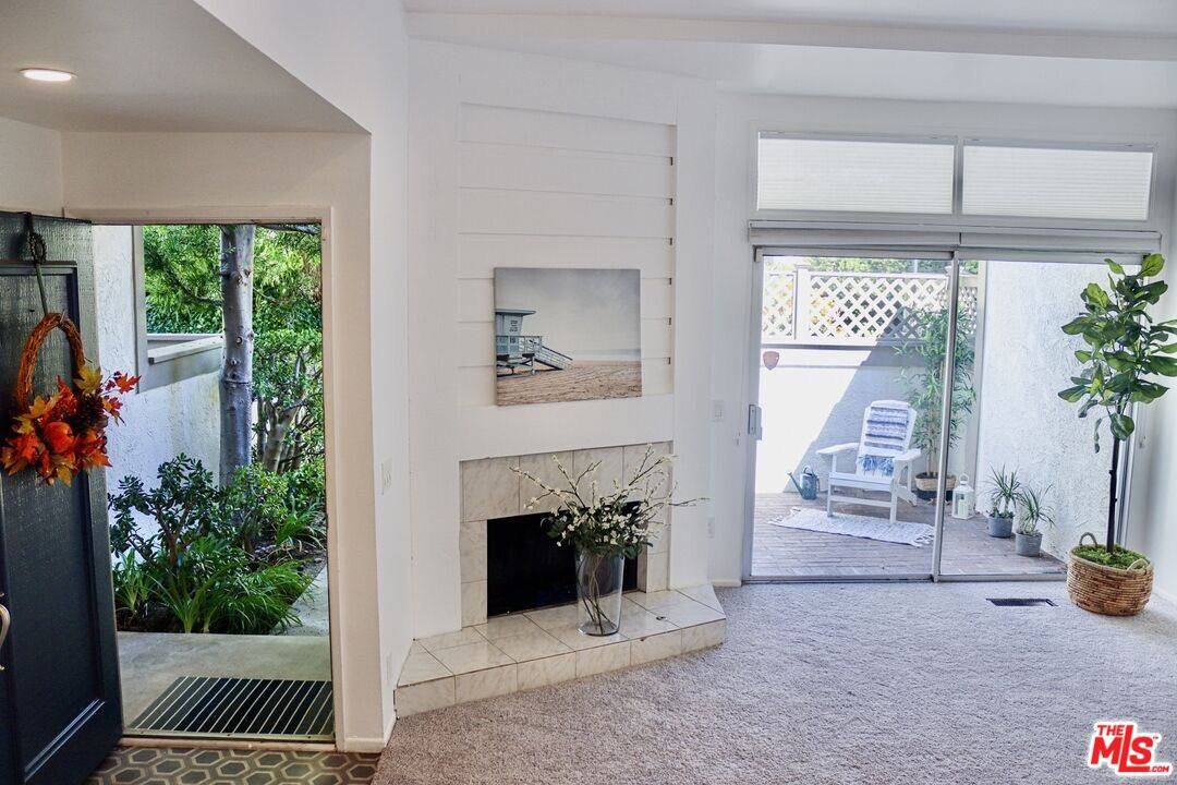 Pacific Palisades, CA 90272,17132 Palisades Cir