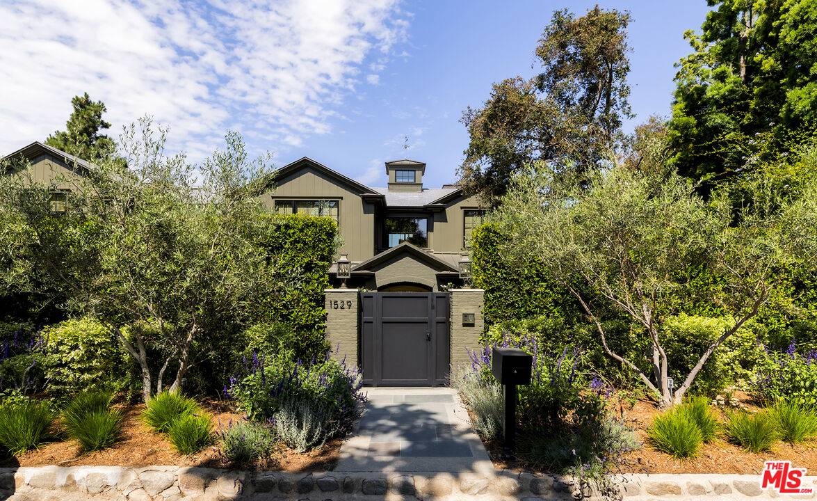 Pacific Palisades, CA 90272,1529 Amalfi Dr