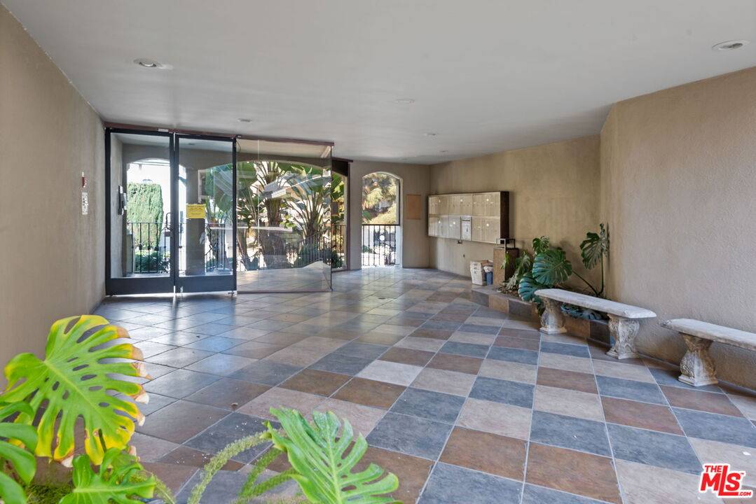 Los Angeles, CA 90049,11646 Chenault St #2