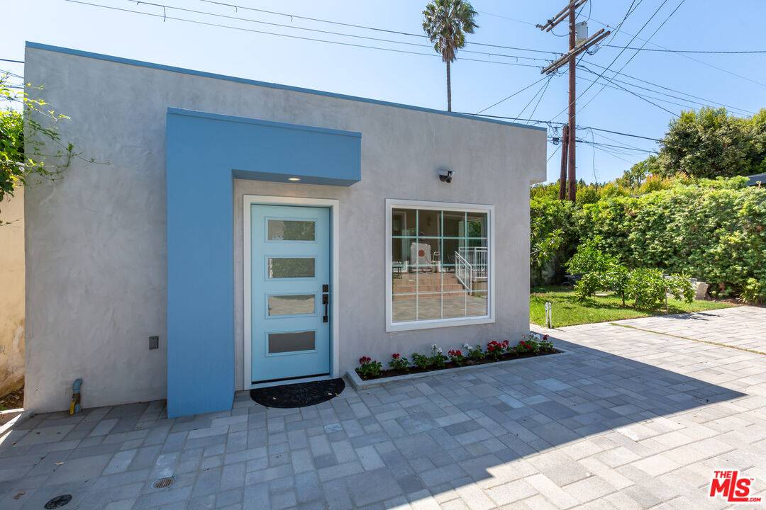 Los Angeles, CA 90025,2037 Greenfield Avenue
