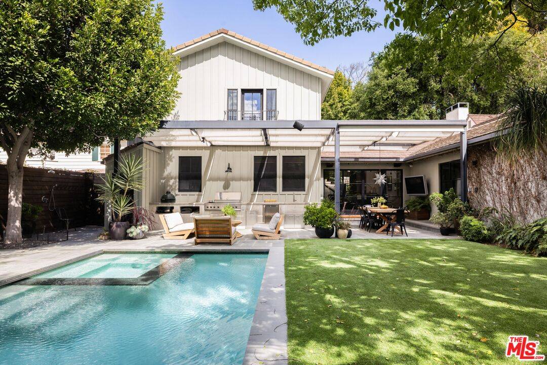 Sherman Oaks, CA 91423,3949 Dixie Canyon Ave