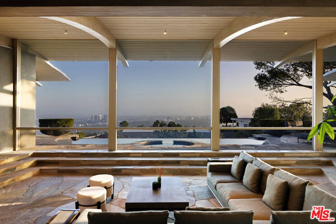 Beverly Hills, CA 90210,624 Cole Pl