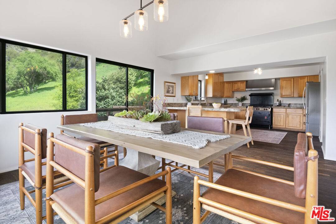Topanga, CA 90290,20685 Hillside Dr