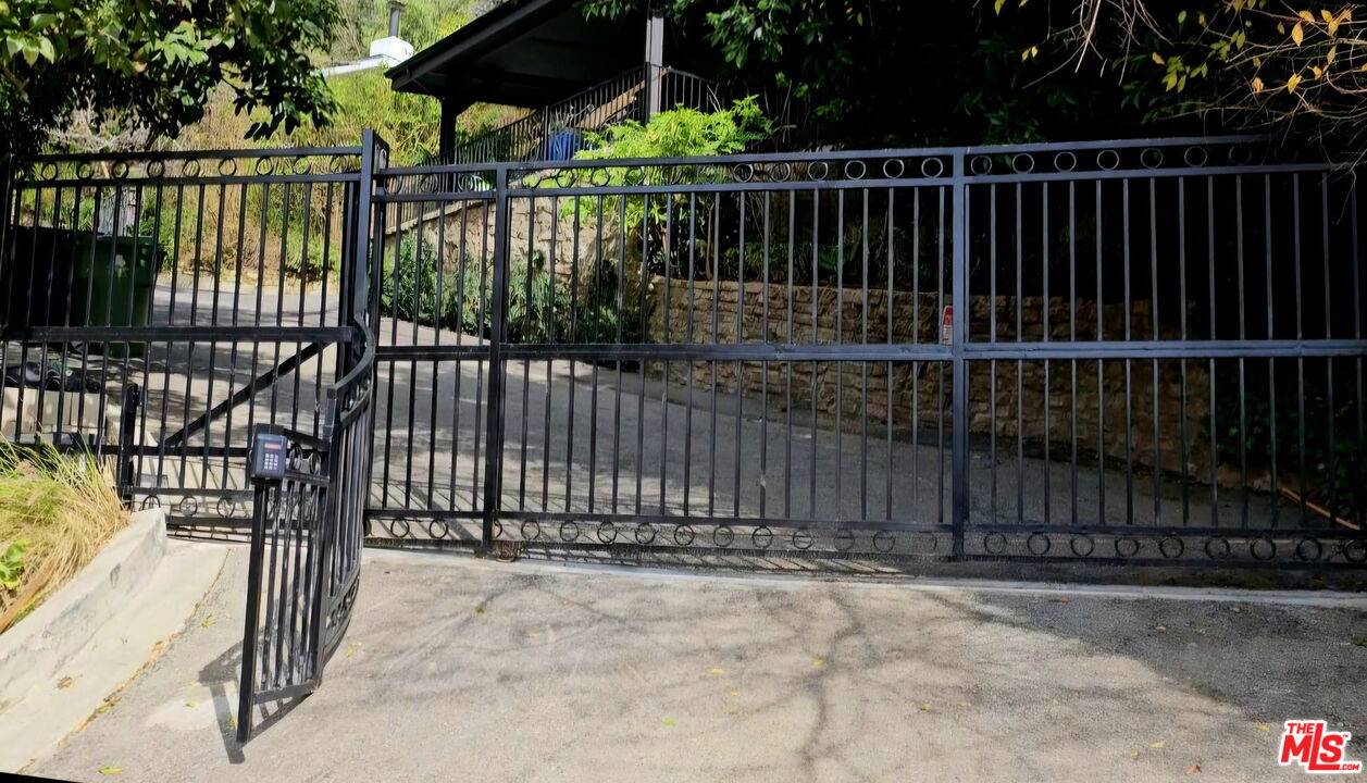 Los Angeles, CA 90069,1782 Viewmont Dr
