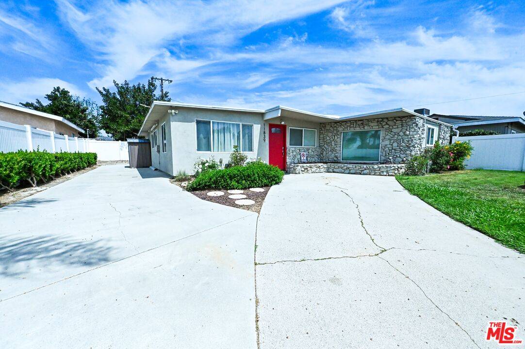 Lakewood, CA 90715,11839 205th St