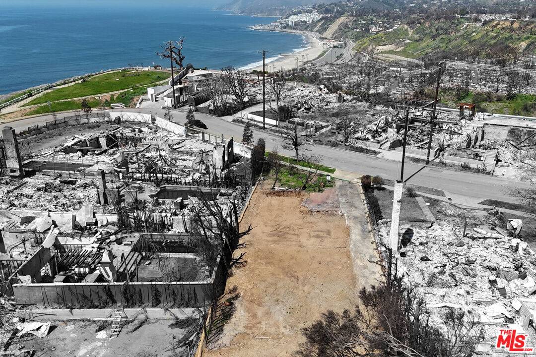 Pacific Palisades, CA 90272,320 Mount Holyoke Ave