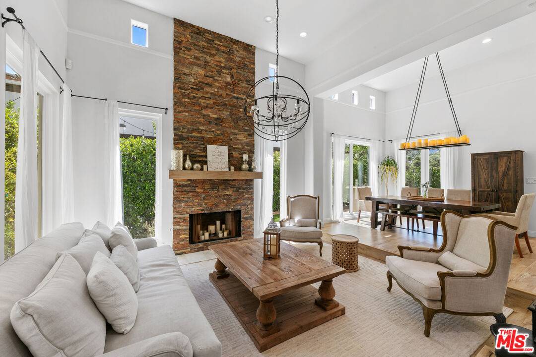 Agoura Hills, CA 91301,2311 Waring Dr