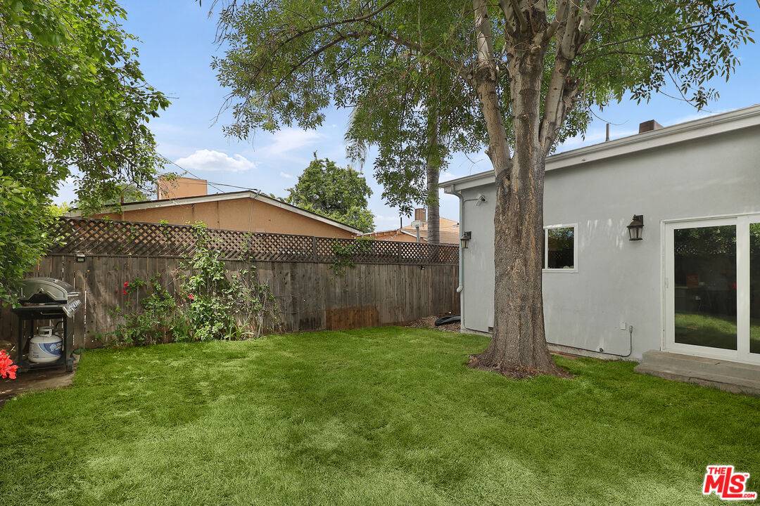 Encino, CA 91316,17640 Rhoda St