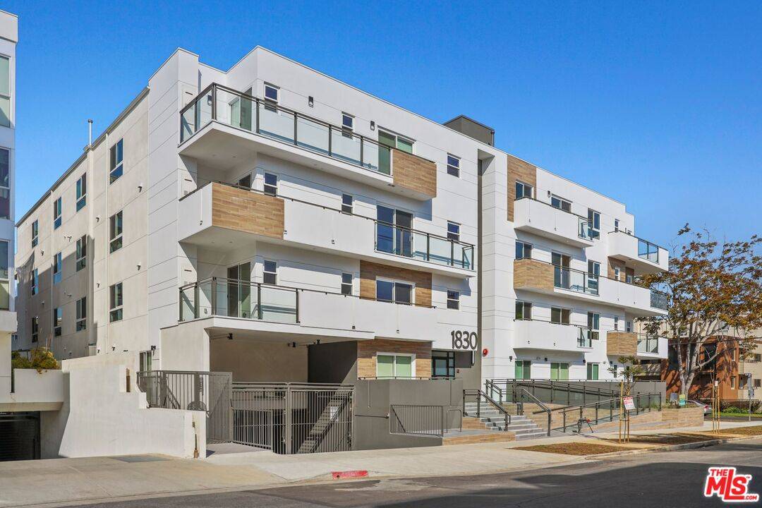Los Angeles, CA 90025,1830 Selby #201