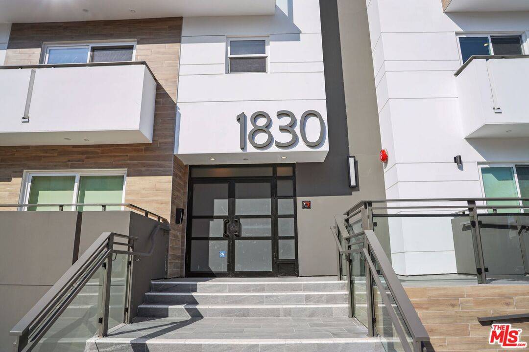 Los Angeles, CA 90025,1830 Selby #201