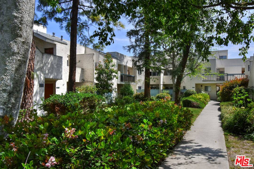 Tarzana, CA 91356,18411 Hatteras St #215
