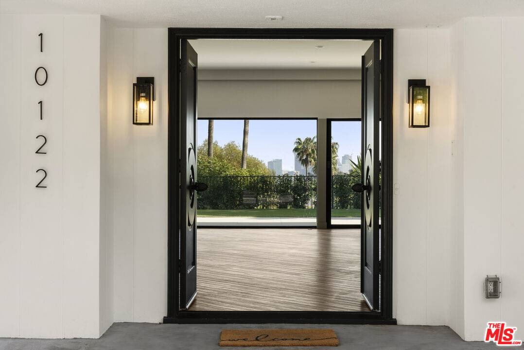 Beverly Hills, CA 90210,10122 Sunbrook Dr