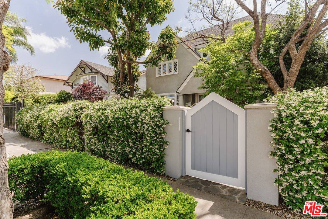 Los Angeles, CA 90027,1738 N Alexandria Ave