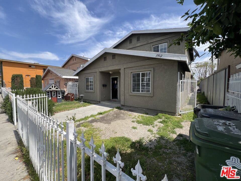 Los Angeles, CA 90003,7510 Avalon Blvd