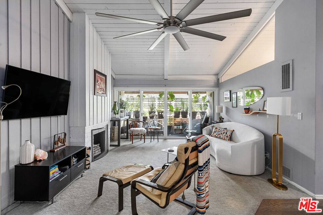 Culver City, CA 90230,6305 Green Valley Cir #305