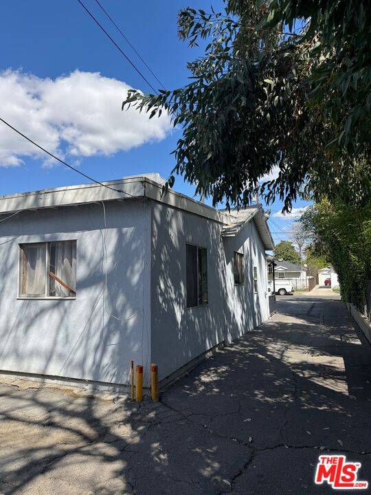 Van Nuys, CA 91401,13846 Bessemer St