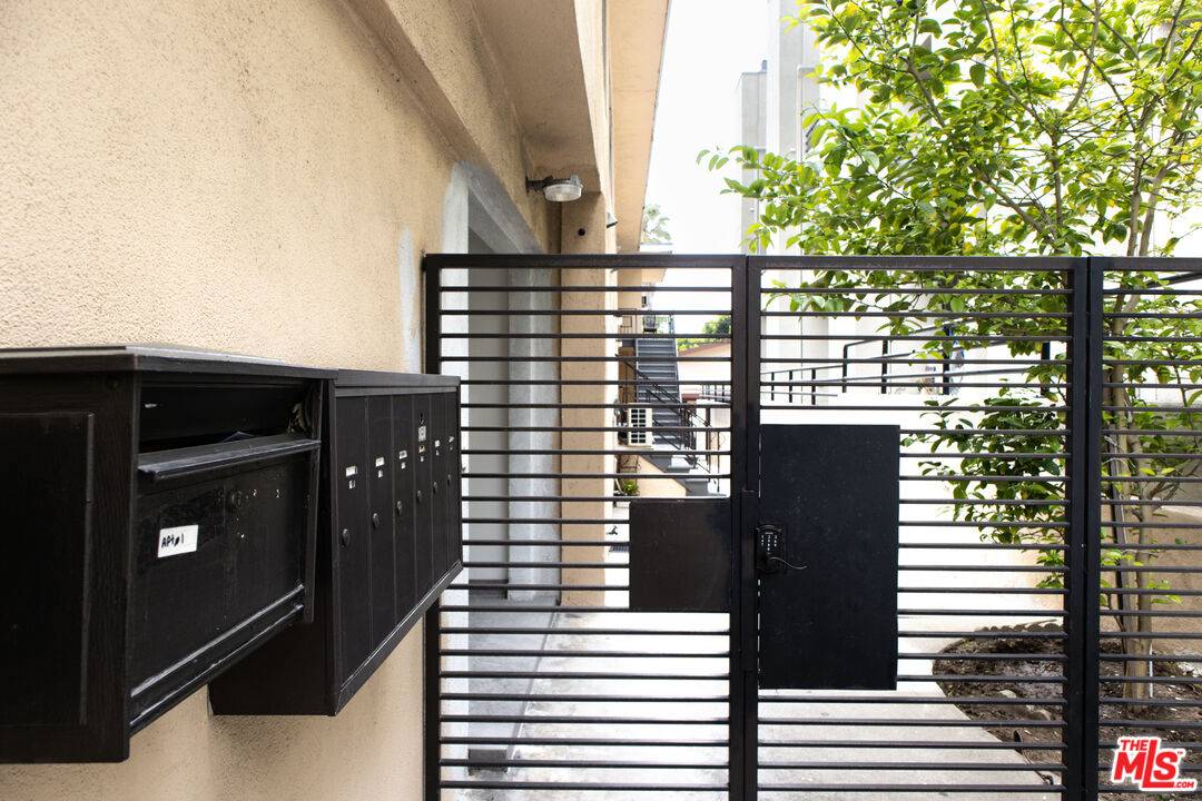 Los Angeles, CA 90025,1449 Butler Ave #5