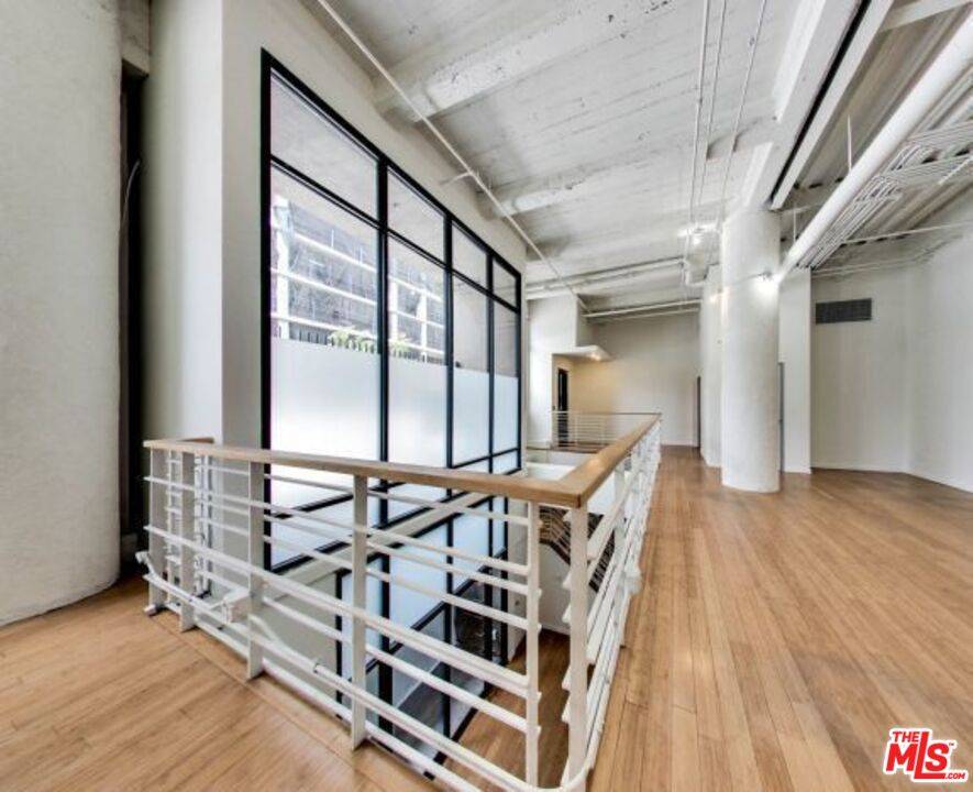 Los Angeles, CA 90015,330 W 11th St #107