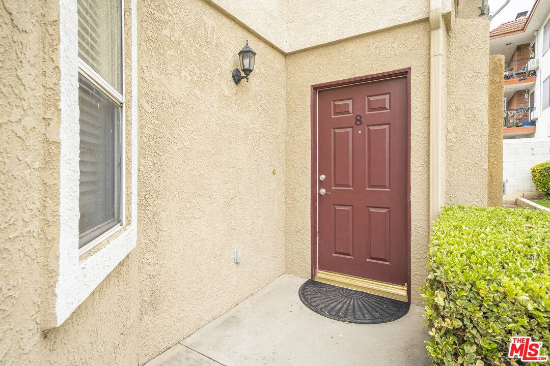 La Habra, CA 90631,922 N Walnut St #8