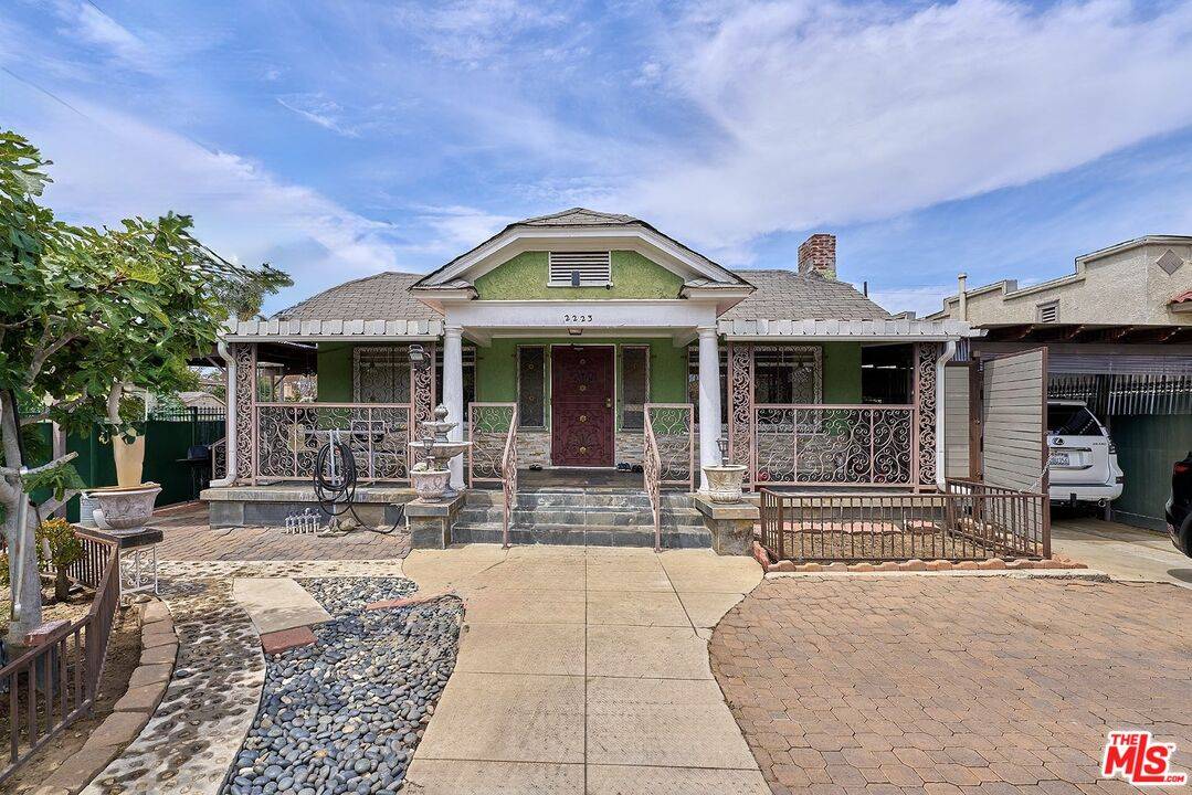 Los Angeles, CA 90018,2223 9th Ave