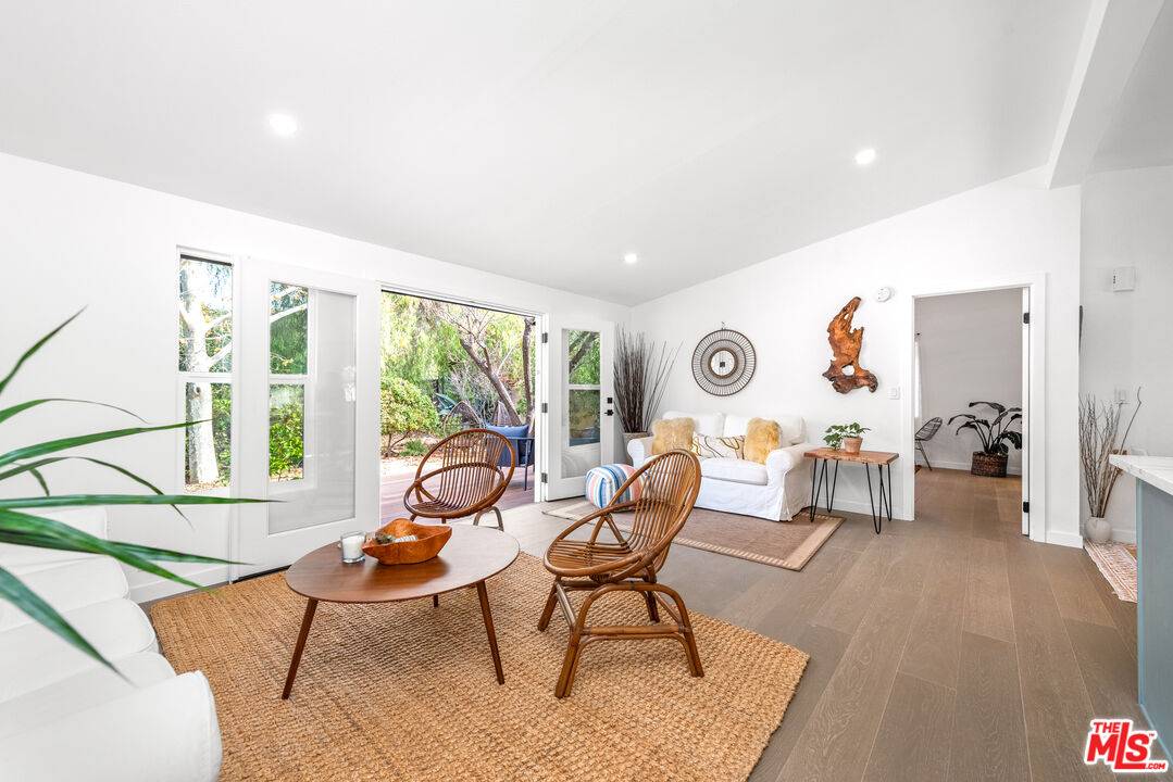 Topanga, CA 90290,20567 Cheney Dr