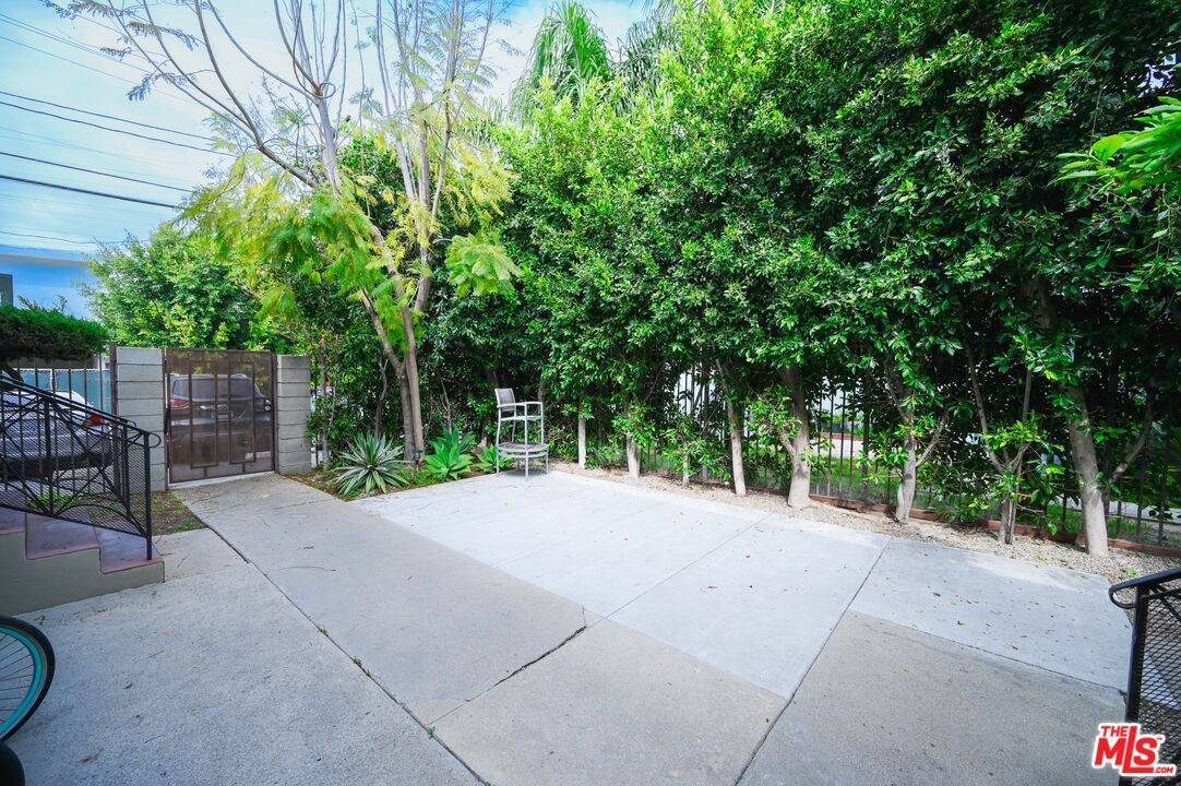 Los Angeles, CA 90016,5533 W Jefferson Blvd #1
