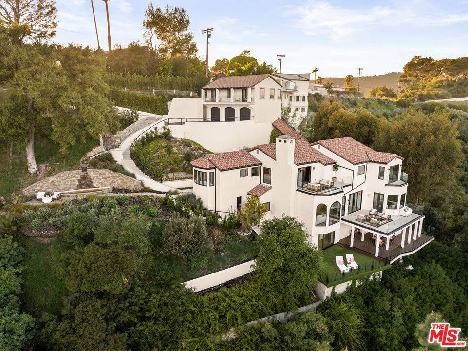 Beverly Hills, CA 90210,1648 Summitridge