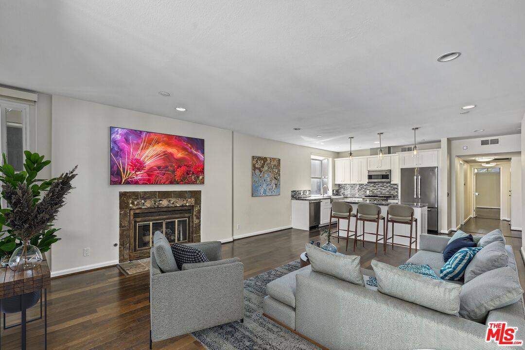 Marina Del Rey, CA 90292,20 Catamaran St #103