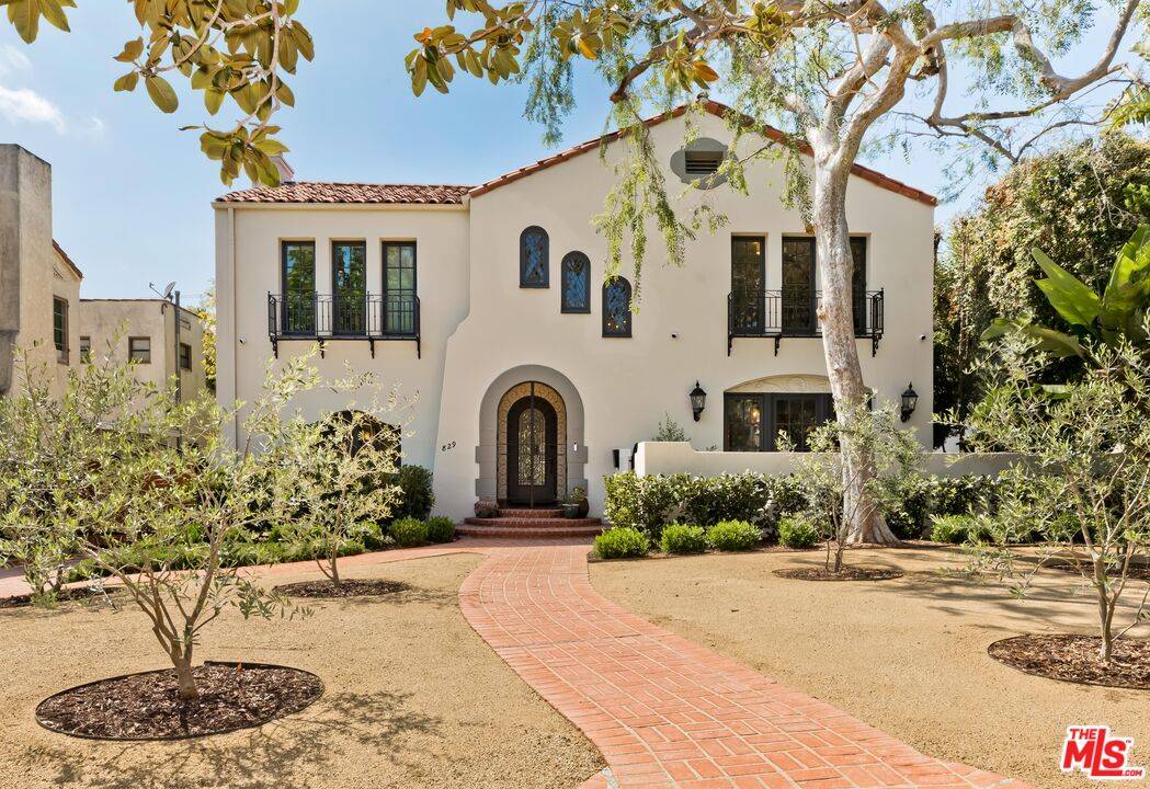 Los Angeles, CA 90005,829 Keniston Ave