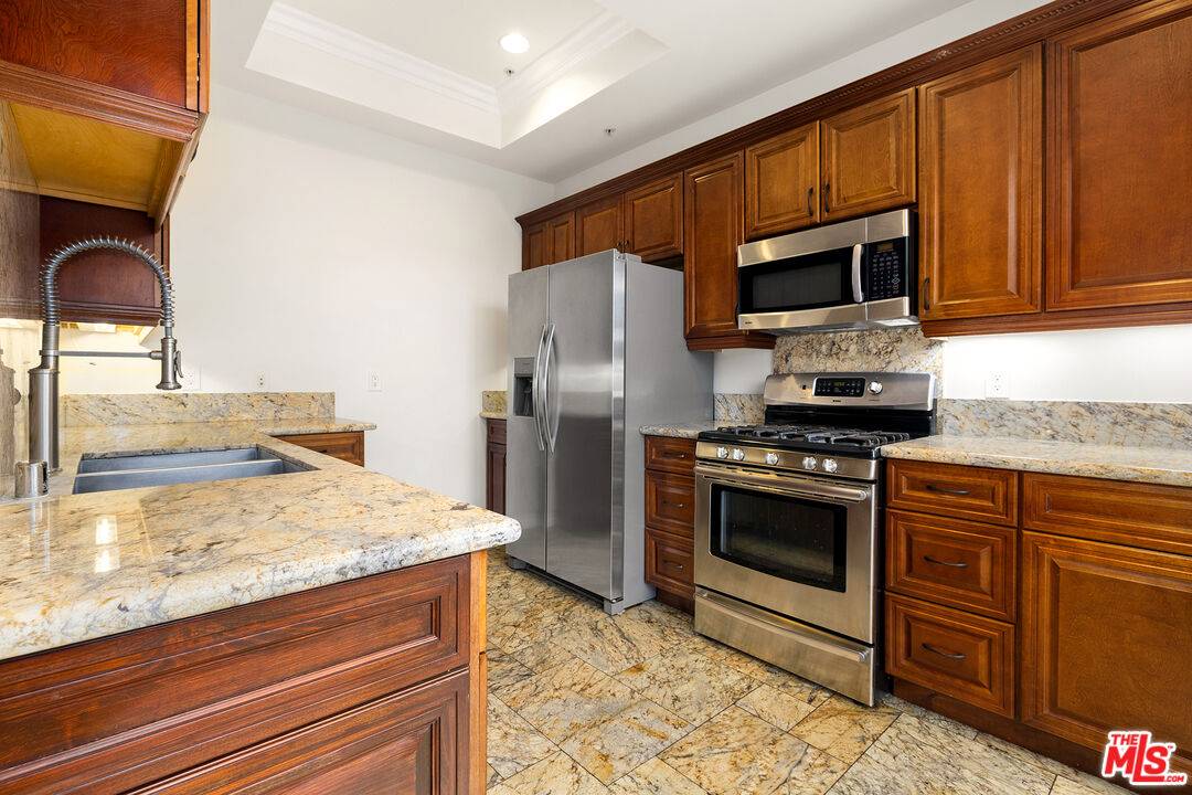 West Hollywood, CA 90048,632 N Kings Rd #201