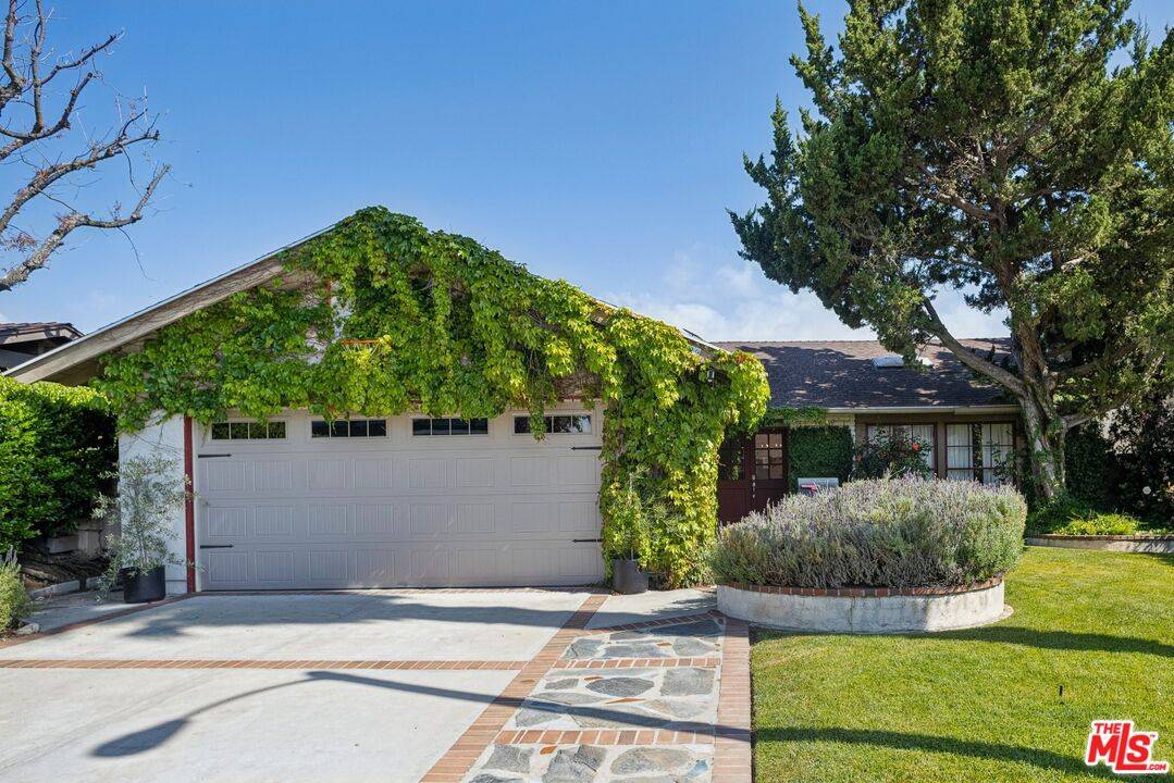 Agoura Hills, CA 91301,29429 Trailway Ln