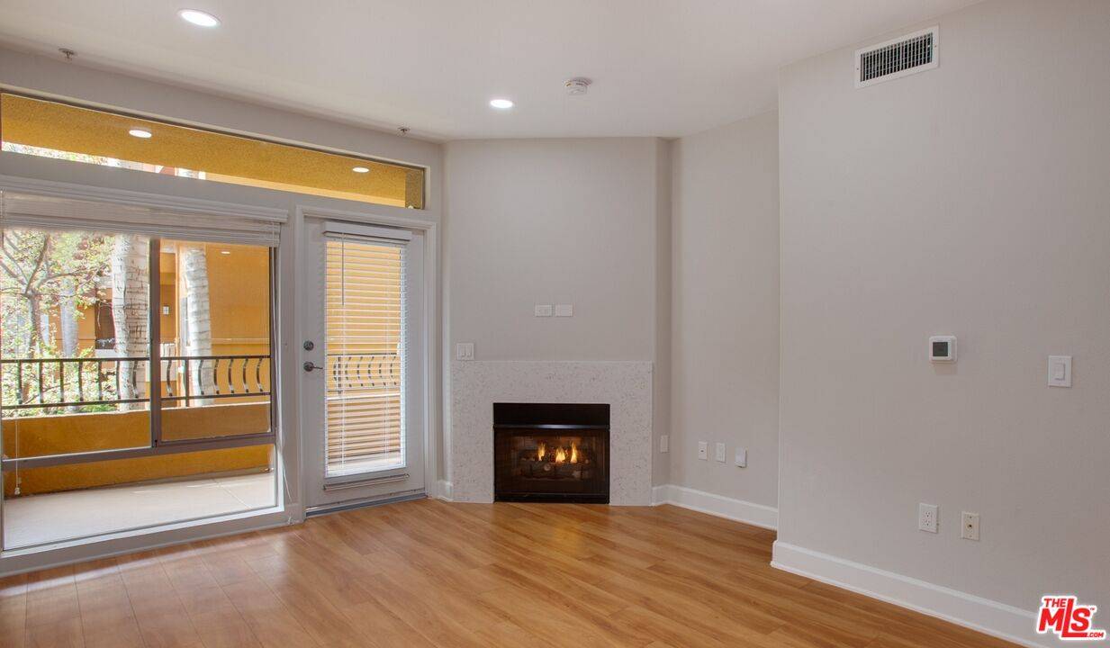 Los Angeles, CA 90036,348 S Hauser Blvd #1-316