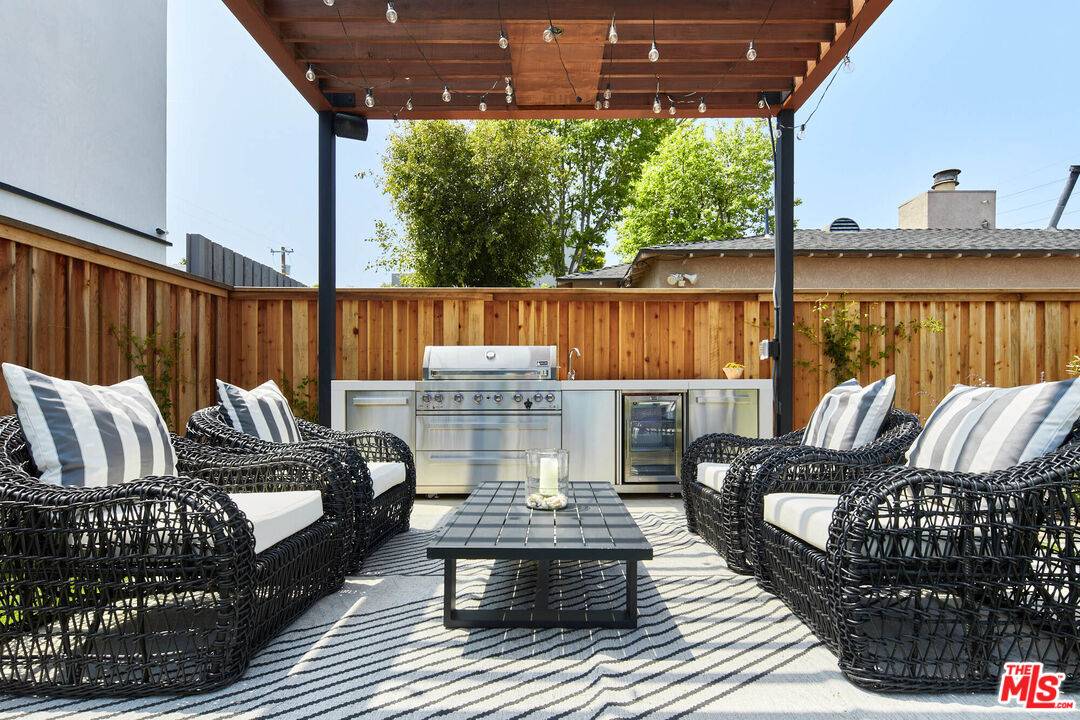 Venice, CA 90291,1390 Palms Blvd